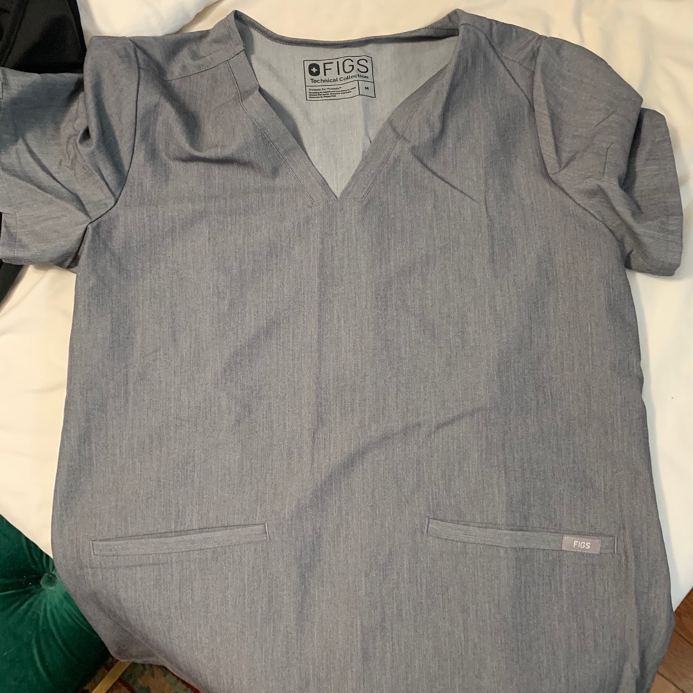 Figs M top like new
